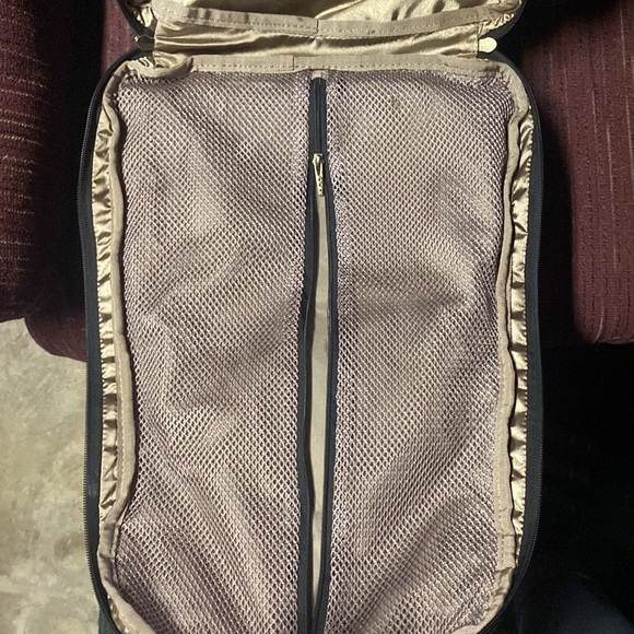 Black Jujube Diaper Bag - Picture 4 of 6